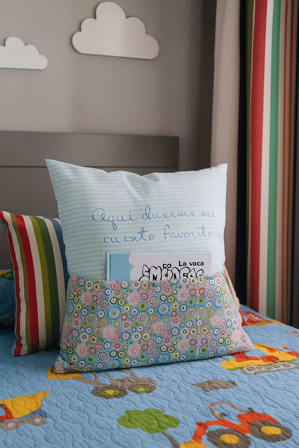 Cojín de lectura “Aquí duerme mi cuento favorito”